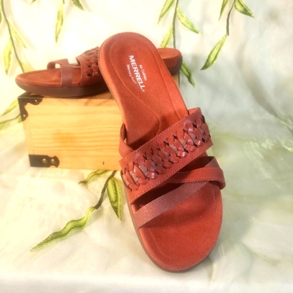 🏝 Merrell Sandals with Woven Design